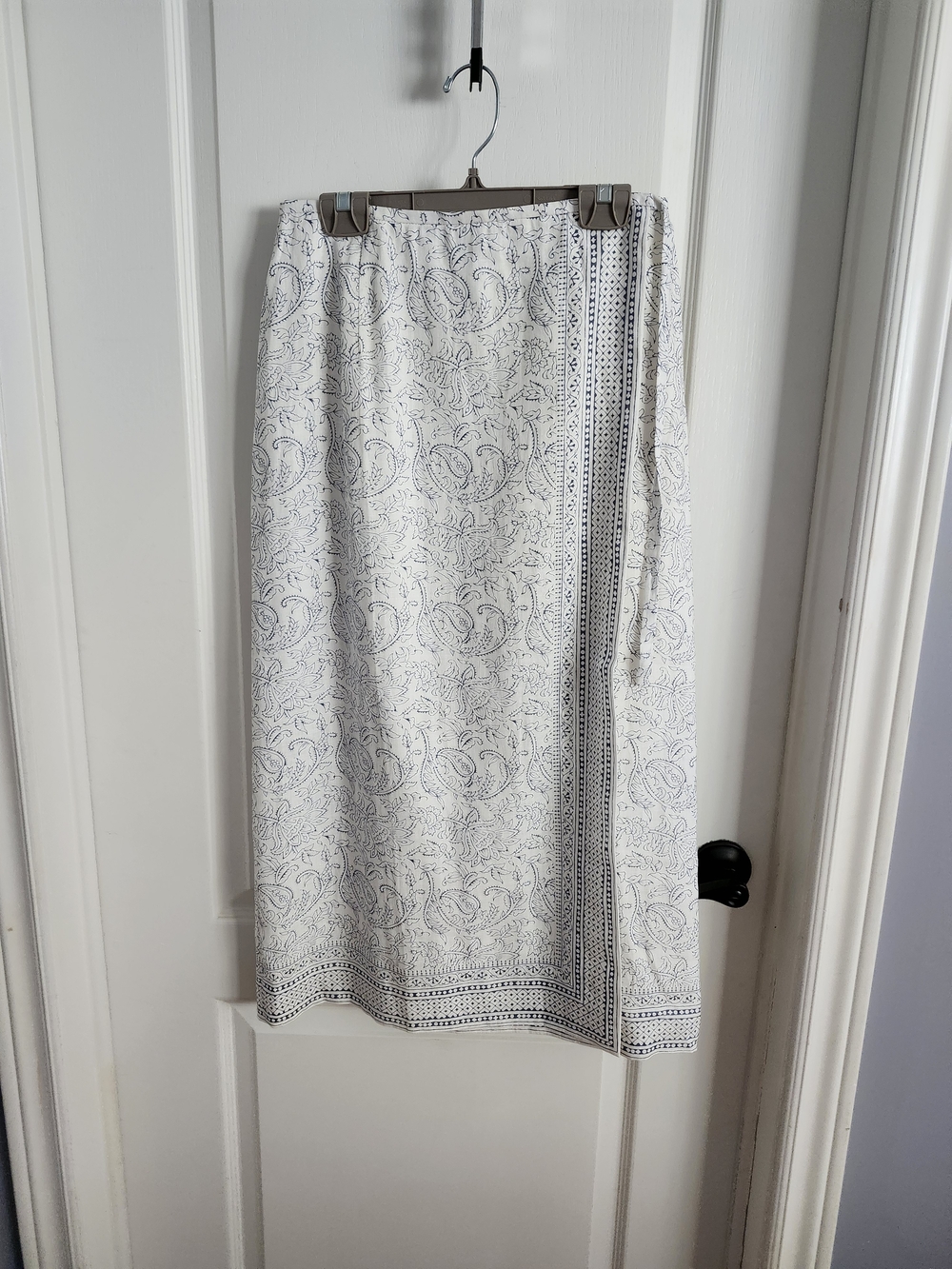 New Jones New York White Midi Skirt with Blue Paisley Print